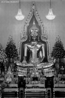 Another Buddha at Wat Traimit